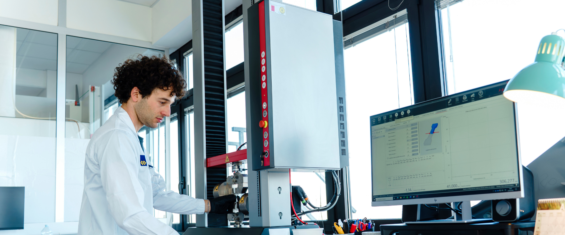 Laboratoire d'essais dans notre recherche et développement entreprise.