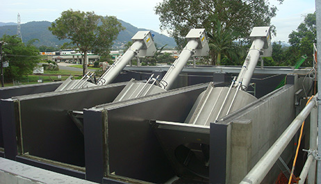 Proprietary face seal design eliminates bypass of hair and other fibrous materials